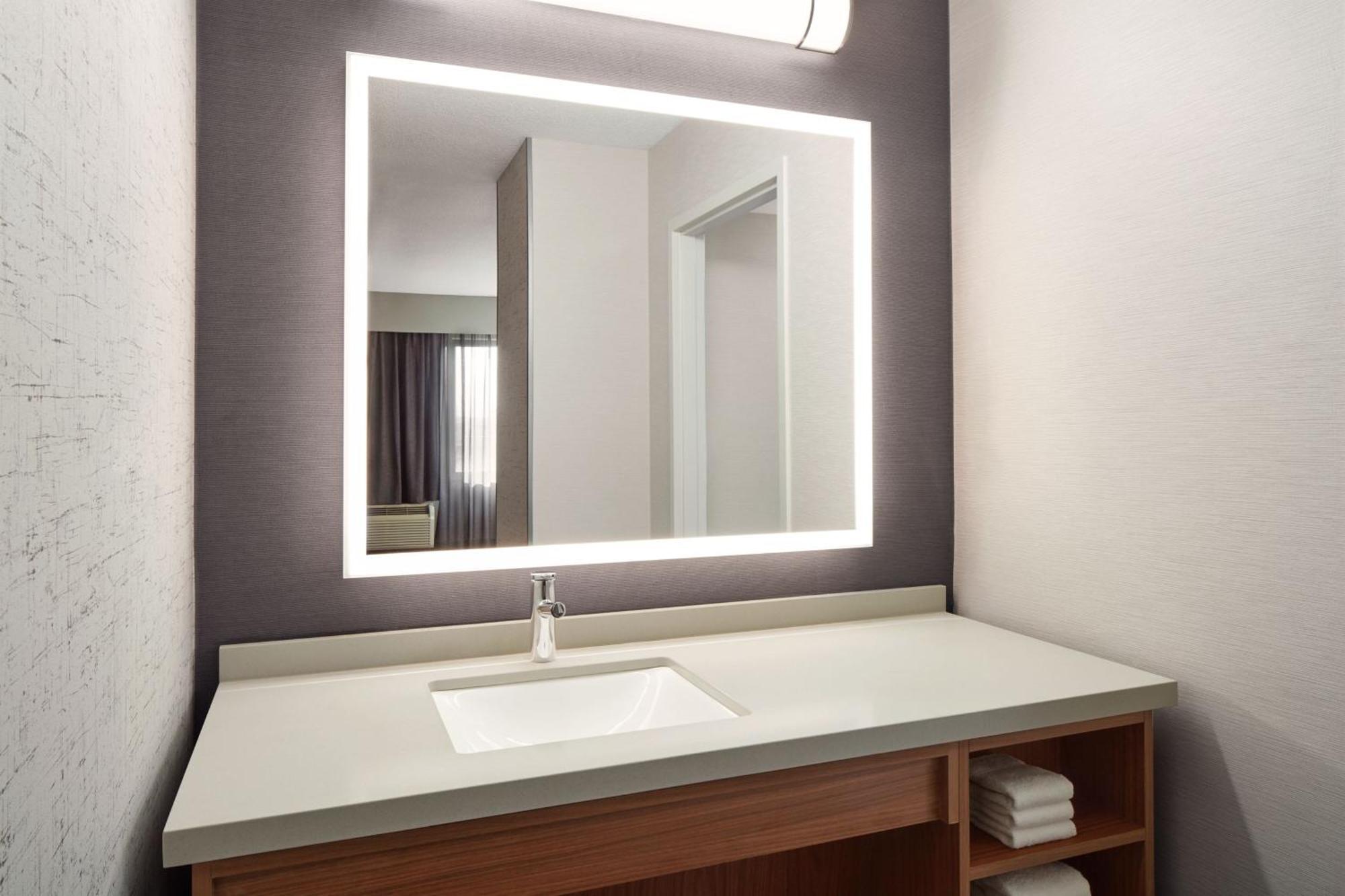 Courtyard By Marriott Mississauga-Airport Corporate Centre West Exterior foto